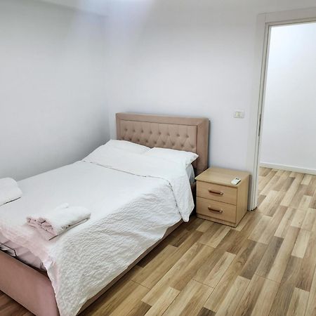 2E Apartment Myslym Shyri ติรานา ภายนอก รูปภาพ