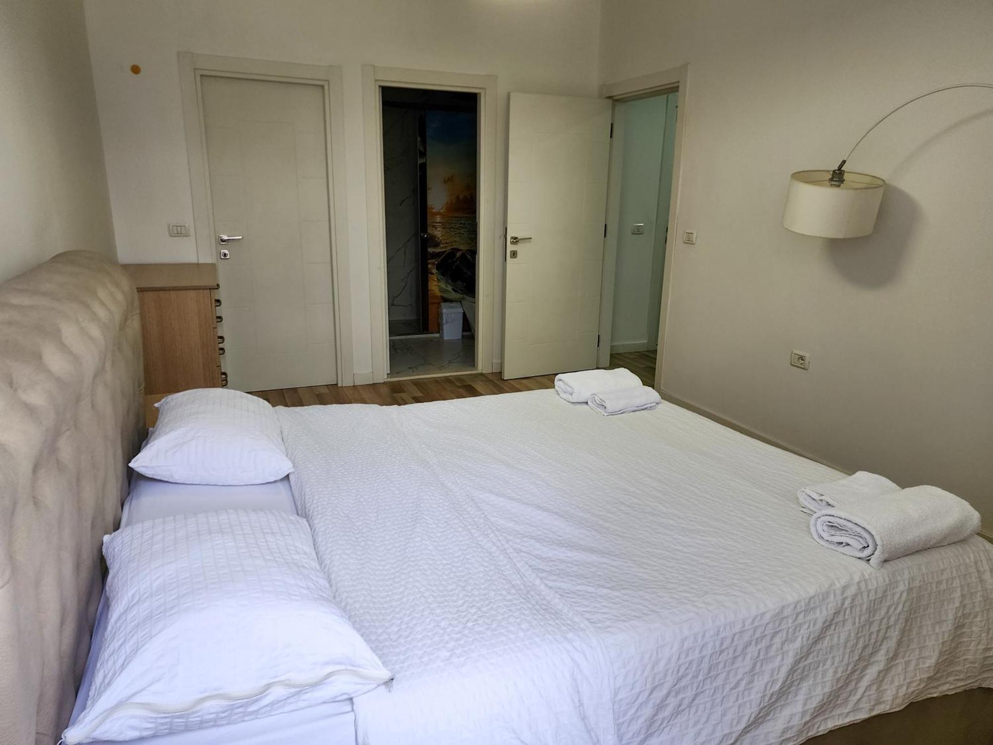 2E Apartment Myslym Shyri ติรานา ภายนอก รูปภาพ